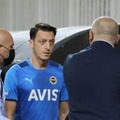 トルコ移籍のエジル、もう「クラブに不満」？退団の可能性が報道
