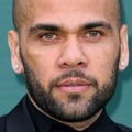 バルサ復帰のダニ・アウヴェス、練習初日の全力スライディングがこれ