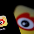 スマートフォンの画面に表示された「微博（ウェイボ）」アプリのロゴ（ロイター＝共同）
