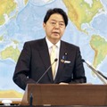 記者会見する林外相＝24日午前、外務省