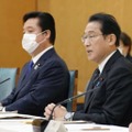 「デジタル田園都市国家構想実現会議」であいさつする岸田首相（右）＝28日午前、首相官邸