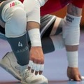 これぞ「背面神セーブ」！フットサルでの超絶技巧キーパーが話題