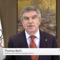 IOCが31日に公開した新年のメッセージ動画で、あいさつするバッハ会長（共同）