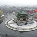 新型コロナウイルス対策で事実上のロックダウンに追い込まれ、閑散とする中国陝西省西安市内＝2021年12月25日
