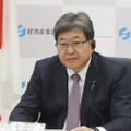 米エネルギー省のグランホルム長官とオンラインで会談する萩生田経産相＝6日午前、経産省（同省提供）