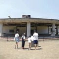 昨年、震災遺構として整備され、一般公開が始まった大川小の校舎＝21年7月、宮城県石巻市