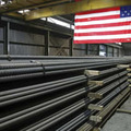 米ミネソタ州の工場で出荷を待つ鋼材＝2019年5月（AP＝共同）