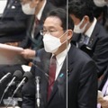衆院予算委で答弁する岸田首相＝24日午後