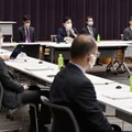 新型コロナ対策の基本的対処方針分科会に出席した尾身茂会長（右端）ら＝25日午前、東京都千代田区