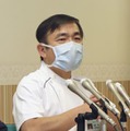 記者会見する慈恵病院の蓮田健院長＝9日午後、熊本市