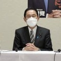 自民党役員会に臨む岸田首相（中央）＝14日午後、東京・永田町の党本部