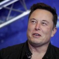 米テスラのイーロン・マスク氏＝2020年12月、ベルリン（AP＝共同）