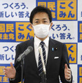 記者会見する国民民主党の玉木代表＝22日午前、国会