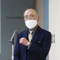 富山外国語専門学校で開かれた追悼式に遺族代表として参加した菊田邦俊さん＝22日午前、富山市