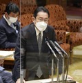 参院予算委で答弁する岸田首相＝2日午前