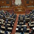 ロシア軍によるウクライナ侵攻を非難する決議を採択した参院本会議＝2日午後