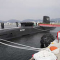 神戸市の三菱重工業神戸造船所で開かれた新型潜水艦「たいげい」の自衛艦旗授与式＝9日午前