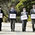 衆院選の「1票の格差」訴訟の判決で広島高裁に向かう原告の弁護士ら＝9日午後