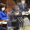 参院予算委で答弁する萩生田経産相＝10日午前