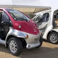 トヨタ車体が4月に発売する、1人乗りの小型電気自動車「コムス」の新型＝10日、愛知県豊田市