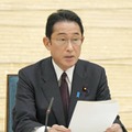 政府与党連絡会議であいさつする岸田首相＝15日午後、首相官邸