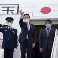 インド、カンボジア歴訪日程を終え、プノンペン国際空港を出発する岸田首相＝21日（共同）