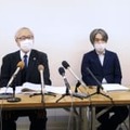 記者会見で報告書の内容を説明する再調査委員会の委員＝22日午後、浜松市