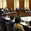 実質討議を行った参院憲法審査会＝23日、国会