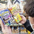 ソウル近郊・仁川市のコンビニで売られていた「ポケモンパン」＝22日（共同）