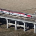 地震で脱線した東北新幹線の車両＝17日、宮城県白石市（共同通信社ヘリから）