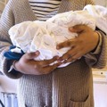 出産した赤ちゃんを抱く外国人技能実習生のスリランカ人女性＝3月（本人提供）