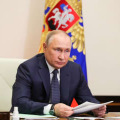 会議に臨むロシアのプーチン大統領＝31日、モスクワ（タス＝共同）