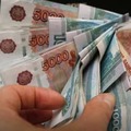 ルーブル紙幣＝2014年、ロシア・クラスノヤルスク（ロイター＝共同）