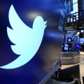 ツイッターのロゴ＝2021年11月、ニューヨーク証券取引所（AP＝共同）