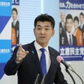 記者会見する立憲民主党の泉代表＝8日午前、国会