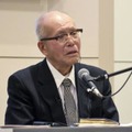 広島市の原爆資料館で講演する、歴史研究家で被爆者の森重昭さん＝9日午後