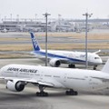 全日本空輸と日本航空の機体＝3月、羽田空港