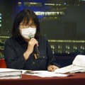 記者会見する新聞労連の吉永磨美委員長＝13日午後、東京都千代田区