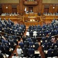 「文書通信交通滞在費」の日割り支給や名称変更を盛り込んだ法改正案を可決した衆院本会議＝14日午後