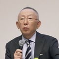 記者会見するファーストリテイリングの柳井正会長兼社長＝14日午後、東京都港区