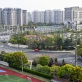 6日、都市封鎖が続き、人影が消えた中国上海市内（共同）