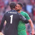 「エデルソンじゃないのか」 リヴァプールGKアリソン、シティの起用法を指摘