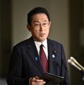 北海道・知床半島沖の観光船浸水事故についての質問に答える岸田首相＝24日未明、首相官邸