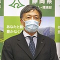 専門部会後に取材に応じる静岡県の難波喬司副知事＝26日午後、静岡県庁