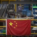 北京にあるインターネット通販の荷物仕分け設備＝2020年11月（AP＝共同）