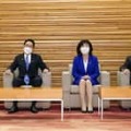 閣議に臨む（左から）斉藤国交相、林外相、岸田首相、野田地方創生相、鈴木財務相、岸防衛相＝28日午前、首相官邸