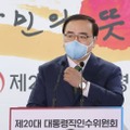 1日、韓国の国家安保室長に起用する人事が発表され、記者会見する金聖翰氏＝ソウル（聯合＝共同）