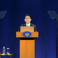 5日、英ロンドンで記者会見する岸田首相（代表撮影・共同）
