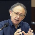 日本復帰50年を前に、報道各社のインタビューに応じる沖縄県の玉城デニー知事＝9日午前、沖縄県庁
