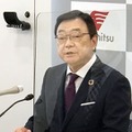 記者会見する出光興産の木藤俊一社長＝10日午後、東京都千代田区